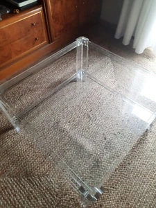 mesa de metacrilato y cristal de Natuzzi - Imagen 1 de 4