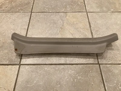 2000-02 Toyota Land Cruiser Rear Right Pass Side Door Scuff Plate 67917-60040 - Imagem 1 de 4