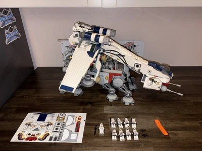 BRICKZ Custom Star Wars Republic Dropship AT-OT 10195 и 1 LEGO Clone Sniper - Изображение 1 из 4