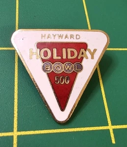 Vintage Hayward Holiday Bowl 500 cappello spilla bavero spilla bowling California B17 - Foto 1 di 2