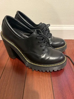 Zapatos de tacón de plataforma Dr. Doc Martens Salome para mujer talla 7L de cuero liso negro Foto 1 de 4