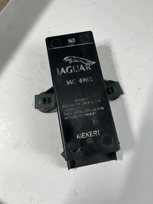 JAGUAR XJS (NOT FACE LIFT) 1985 ON till face lift Central locking relay DAC4862 - Image 1 of 2