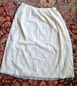 Vtg VANITY FAIR Half Slip Lace over Nylon Tricot Scallop Edge Women Size Small - Picture 1 of 5