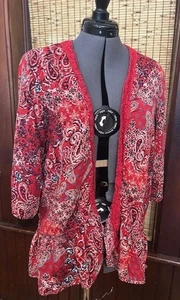 Maurices Cardigan vorne offen drapiert rot Paisley Boho Chic Print gehäkelt groß - Bild 1 von 3