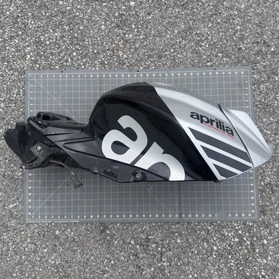 Tanque de gasolina de fábrica Aprilia RSV4 RF Tuono pila de tanque de combustible con bomba Foto 1 de 4