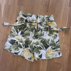 H&M Shorts Bermuda 38 Zitronen Gelb Grün Weiß Wie Neu - Bild 1 von 9