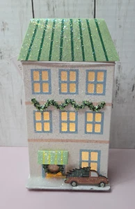 Target Wondershop Iluminado LED Casa de Papel Navidad Pueblo Edificio Blanco Brillo - Imagen 1 de 5