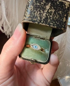 MASSGESCHNEIDERT • 18k Gelbgold Ring Evil Eye mit Diamanten im Brillantschliff Gr. 7,25 - Bild 1 von 4
