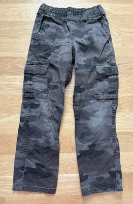 Lugar para niños ~ Niños 8 ~ Pantalones de carga caqui ~ Camuflaje verde ~ Cintura elástica ~ Algodón Foto 1 de 4