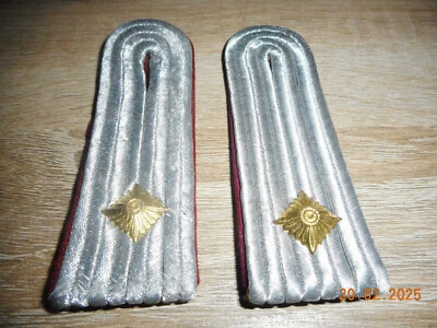 DDR NVA Schulterstücke Unterleutnant  Stasi  oder Flak  rot Uniform  / Offizier - Bild 1 von 3