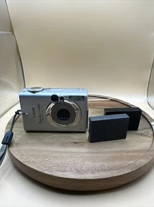 Canon PowerShot S400 Digital  ELPH 4.0MP 3x Digital Camera - Silver - Picture 1 of 7