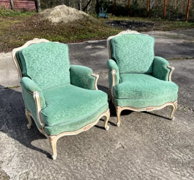 2 Bergères fauteuils en bois style Louis XV - Photo 1/4