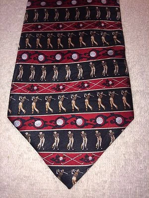ARTEFACTOS DE MUSEO CORBATA PARA HOMBRE ROJA CON NEGRA, TEMA DE GOLF 4 X 61  Foto 1 de 4