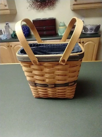 Longaberger 1998 Collectors Club Membership Basket Singed with Liner & Protector Cover