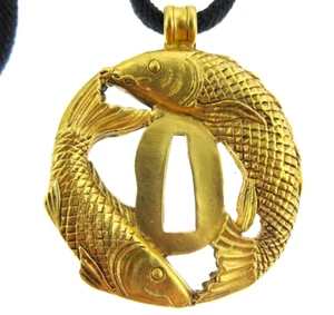 Collar colgante de pez koi del Instituto de Arte de Chicago AIC Multilana Piscis de 2,5 - Imagen 1 de 4