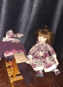 Bambola Kelly Bear da collezione Wuzzie Yesterday's Child porcellana - Foto 1 di 12