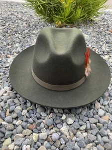 Men’s Green PAUL SMITH Feather Fedora 7 1/4 M Wool Felt Hand Made Msrp: $250 - Picture 1 of 12