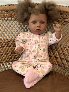 Realistische Reborn Baby Puppe 18 Zoll Afroamerikanisches Mädchen mit lockigem Haar - Bild 1 von 18