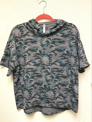 Suéter Fabletics Camuflaje Manga Corta Bolsa Talla M Foto 1 de 4