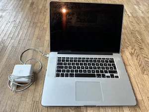 Apple MacBook Pro 15" aus dem Jahr 2014, 1TB SSD - Bild 1 von 5