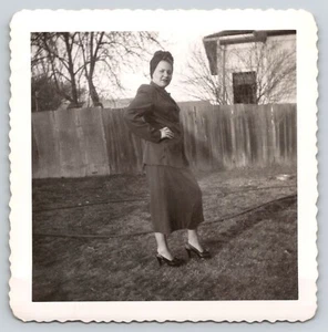 Foto Farbbild Familie Schnappschuss Vintage USA Frau Pose - Bild 1 von 2