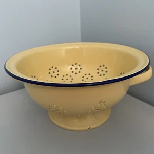 Vintage Cream Enamel Twin-Handled Colander – Blue Trim - Picture 1 of 9
