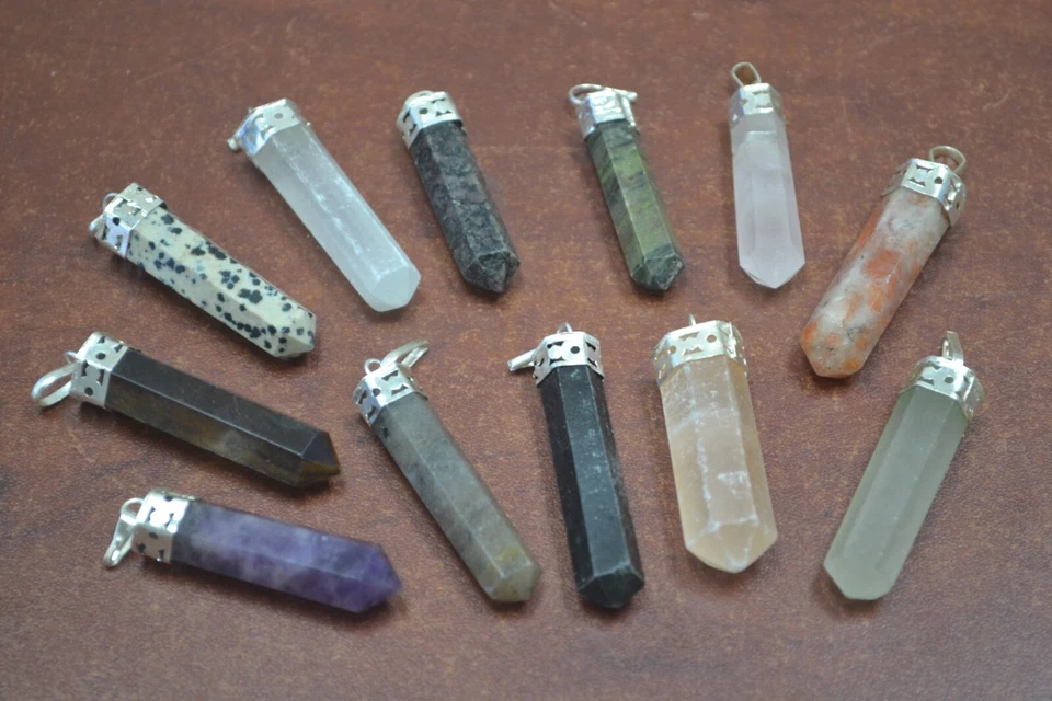 12 ШТ. РАЗНООБРАЗНЫЕ КУЛОНЫ С СЕРЕБРЯНЫМ ПОКРЫТИЕМ ИЗ АГАТА И ДРАГОЦЕННЫХ КАМНЕЙ #F-1330 - Изображение 1 из 1