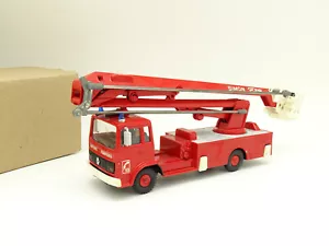 Norev Corgi Code 3 SB 1/43 - Renault FJ Nacelle Pompiers - Foto 1 di 4