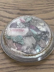 Pisapapeles de vidrio de colección media cúpula oro plata zinc plomo cobre cristales en el interior - Imagen 1 de 7