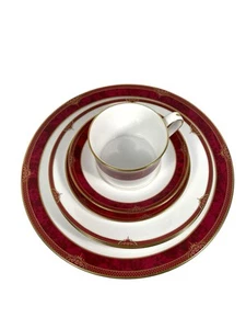 Spode Bordeaux 6 Piece Place Setting Red Border Gold Details - Picture 1 of 12