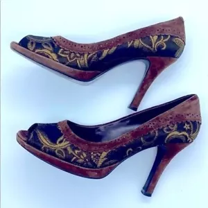 Bandolino Womens Peep Toe High Heels Suede & Brocade Size 6 M - Picture 1 of 6