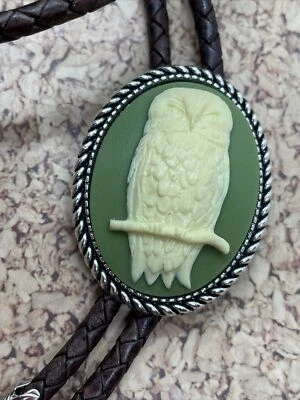 Gravata bolo casamento celta irlandesa coruja verde dia de São Patrício couro nó celta - Imagem 1 de 4