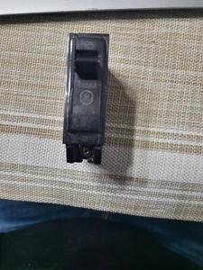 Interruptor de circuito GE THQL1120 20A 120/240V - Imagen 1 de 3