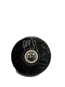Frameworth Paul Coffey signed Edmonton Oilers Logo Hockey Puck