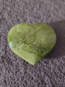 142g Green Jade Carved Stone Heart - Picture 1 of 2