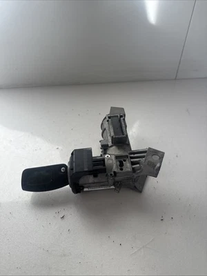 Ford Fiesta Mk7 08-18 Petrol Ignition Barrel & Key 8V51-3F880-CE - Image 1 of 4
