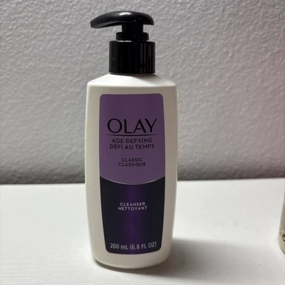 Limpiador facial clásico Olay Age Defying con acondicionadores hidratantes, 6,8 OZ Foto 1 de 4