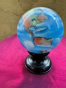 Globo terráqueo de vidrio pintado interior Bill Yee con soporte caja de presentación vintage - Imagen 1 de 6