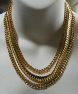 Collar de cadena vintage firmado coro tono dorado triple hebra - Imagen 1 de 3
