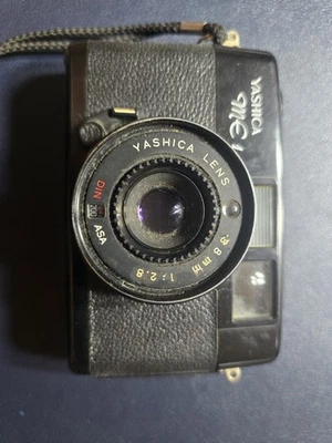 Cámara fotográfica Yashica ME1 35 mm negra con lente de 38 mm - sin probar Foto 1 de 3