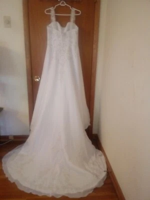 David's Bridal White Wedding Dress size 14 Style V9010 - Image 1 of 4