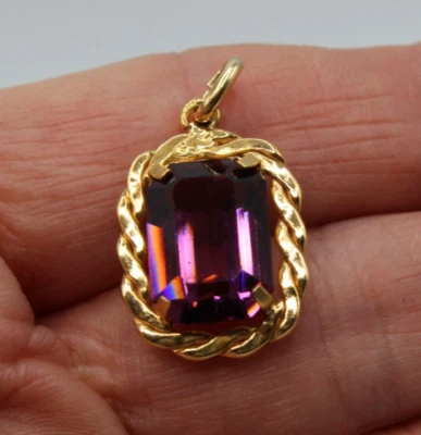 Ancien Pendentif en Plaqué Or Jaune Orné d'un Verre Taillé Violet - Photo 1/4
