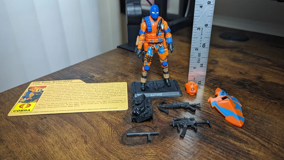 GI JOE 25th Defense of Cobra Island ALLEY VIPER usado y completo con tarjeta de archivo Foto 1 de 1