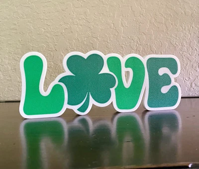 Shamrock Love Statue St. Patrick’s Day Decoration Love Sign Irish Clover Sign - Imagem 1 de 4
