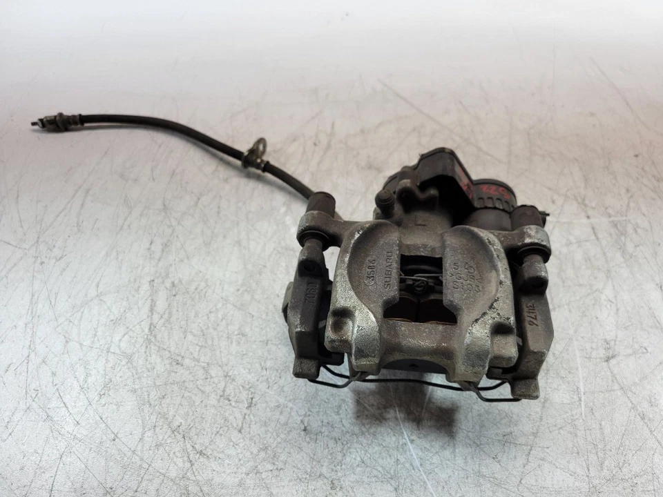 Pinza de freno trasera izquierda Subaru Outback or Legacy 2016 2017 2018 2019 26634Al03B Foto 1 de 4