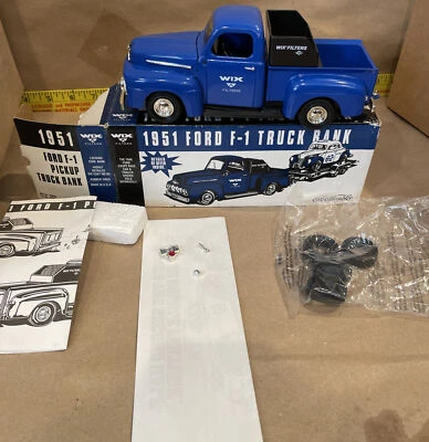 Banco de camión Ford F-1 1951 fundido a presión WIX con caja Foto 1 de 4