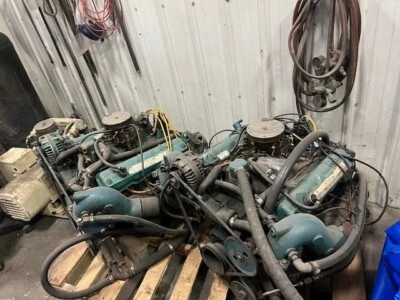 (2) Motores marinos Chrysler 318 Foto 1 de 3