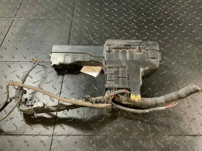 2000 - 2001 Toyota Camry Engine Fuse Box 2.2L I-4 AT 4 Speed - Imagem 1 de 4