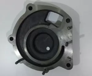 Piastra intermedia per Hanomag D21, D28 per pompa acqua rif. 151350003 - Foto 1 di 3