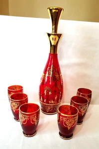 ancienne carafe en verre rouge rubis et or avec 6 verres à shot art déco bohème - Photo 1/11